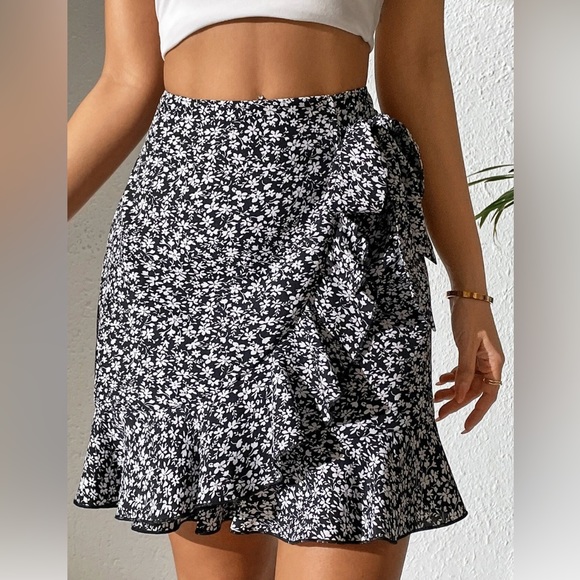 Dresses & Skirts - Ditsy Floral Ruffle Trim Knot Side Skirt